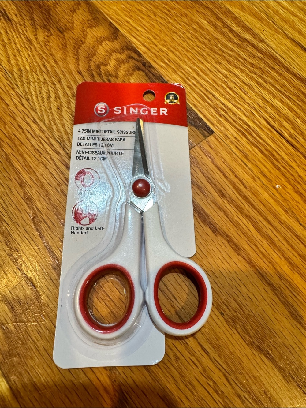 Singer 4.75 White and Red Mini Detail Scissors - Precision Cutting